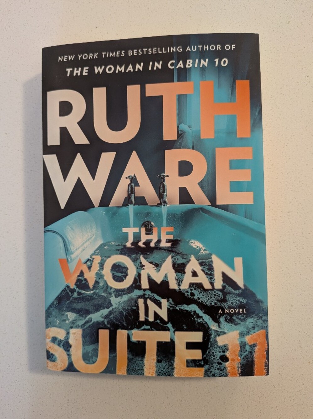⭐Ruth Ware "The Woman in Suite 11"